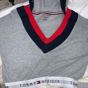 cropped tommy hilfiger hoodie✨✨